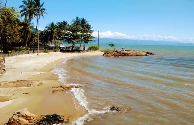 praias-proximas-pontal-da-cruz (1)